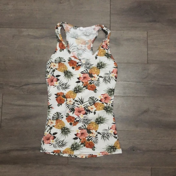 Ardene Tank Tops, originally $10 per tank asking $5 per tank - Picture 3 of 9